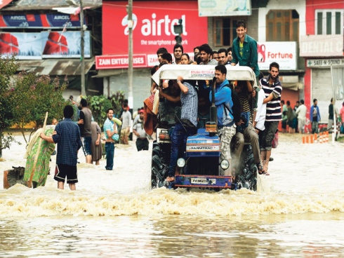 38 pelajar, 19 pelancong Malaysia terkandas banjir dibawa pulang