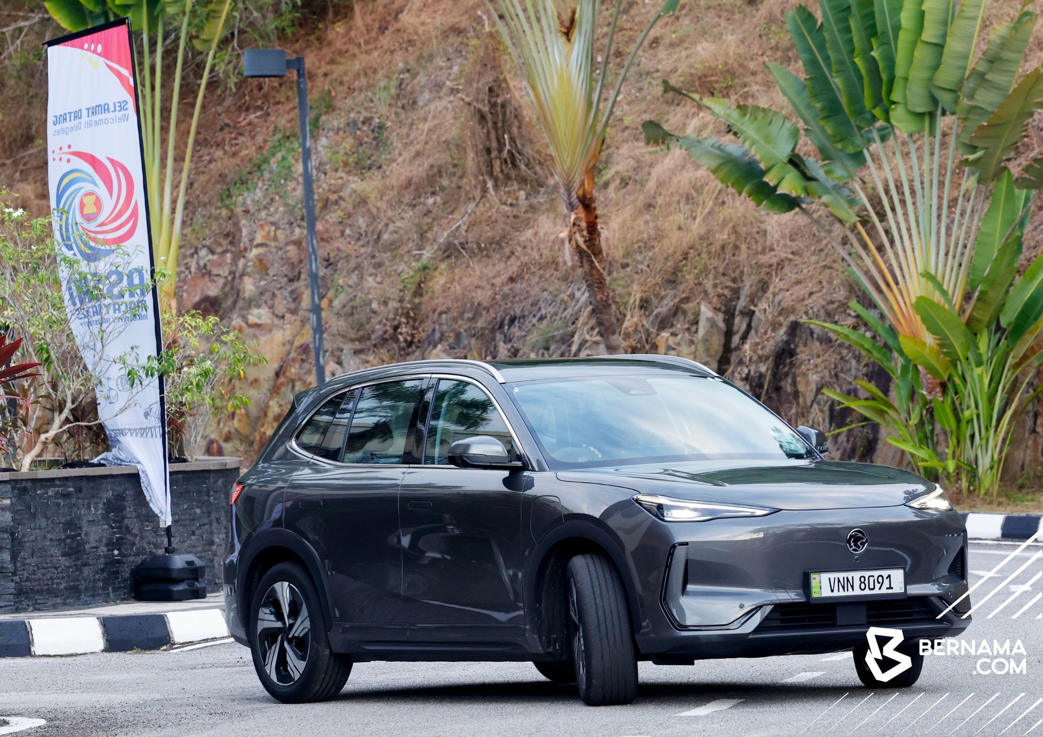 PROTON kembali ke Singapura, perkenal e.MAS 7 ketika permintaan EV meningkat