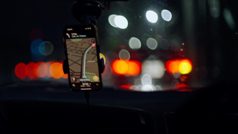 Akibat percayakan Waze, wanita pandu kereta masuk laluan motosikal