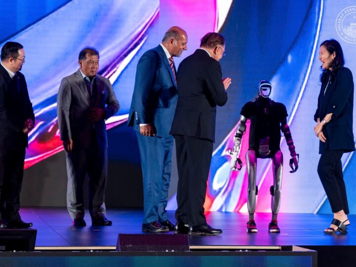 PM Anwar lancar ILMU – Model AI buatan Malaysia dilatih dengan data, budaya tempatan