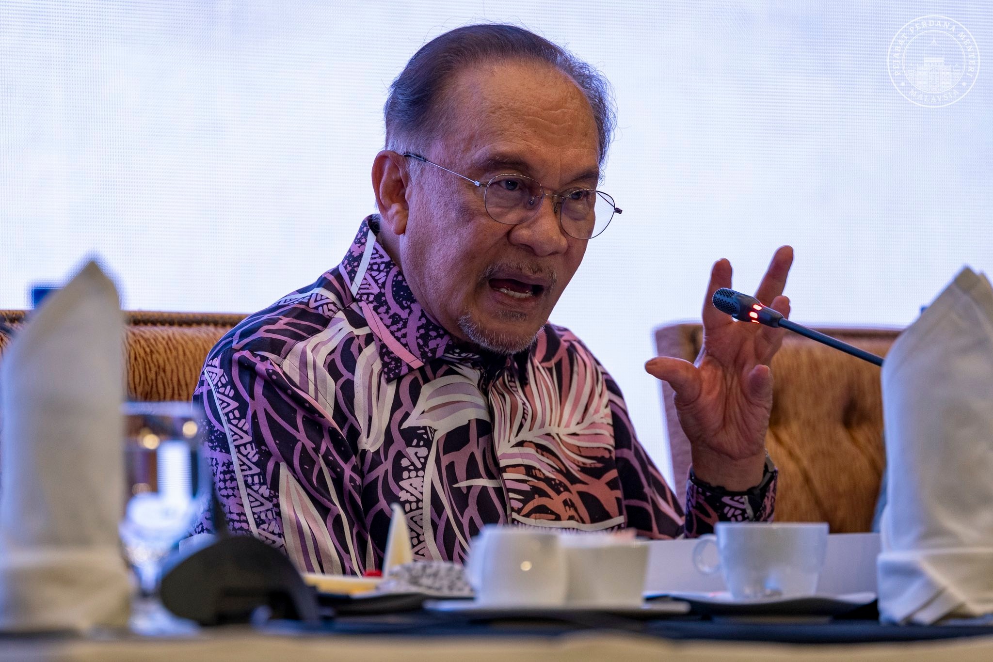 Keberanian SPRM siasat orang banyak berjasa harus dipuji – “Firaun pun ada jasa” kata Anwar