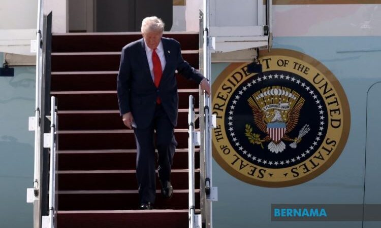 Presiden Donald Trump tiba di Malaysia sempena Sidang Kemuncak ASEAN Ke-47