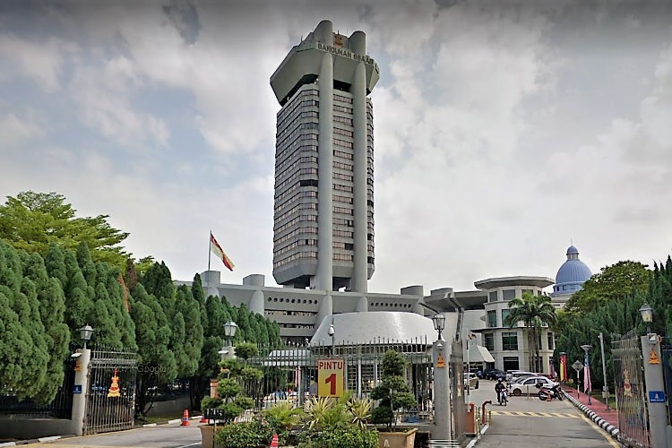 Selangor umum ‘bonus’ tiga bulan gaji untuk penjawat awam